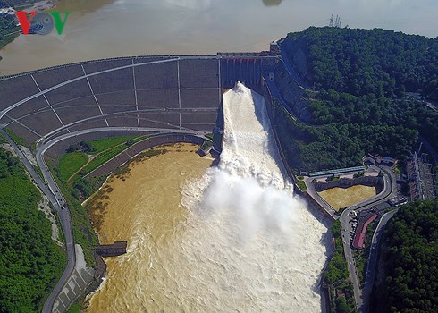Thủy điện Hòa Bình và Sơn La mở thêm 1 cửa xả đáy