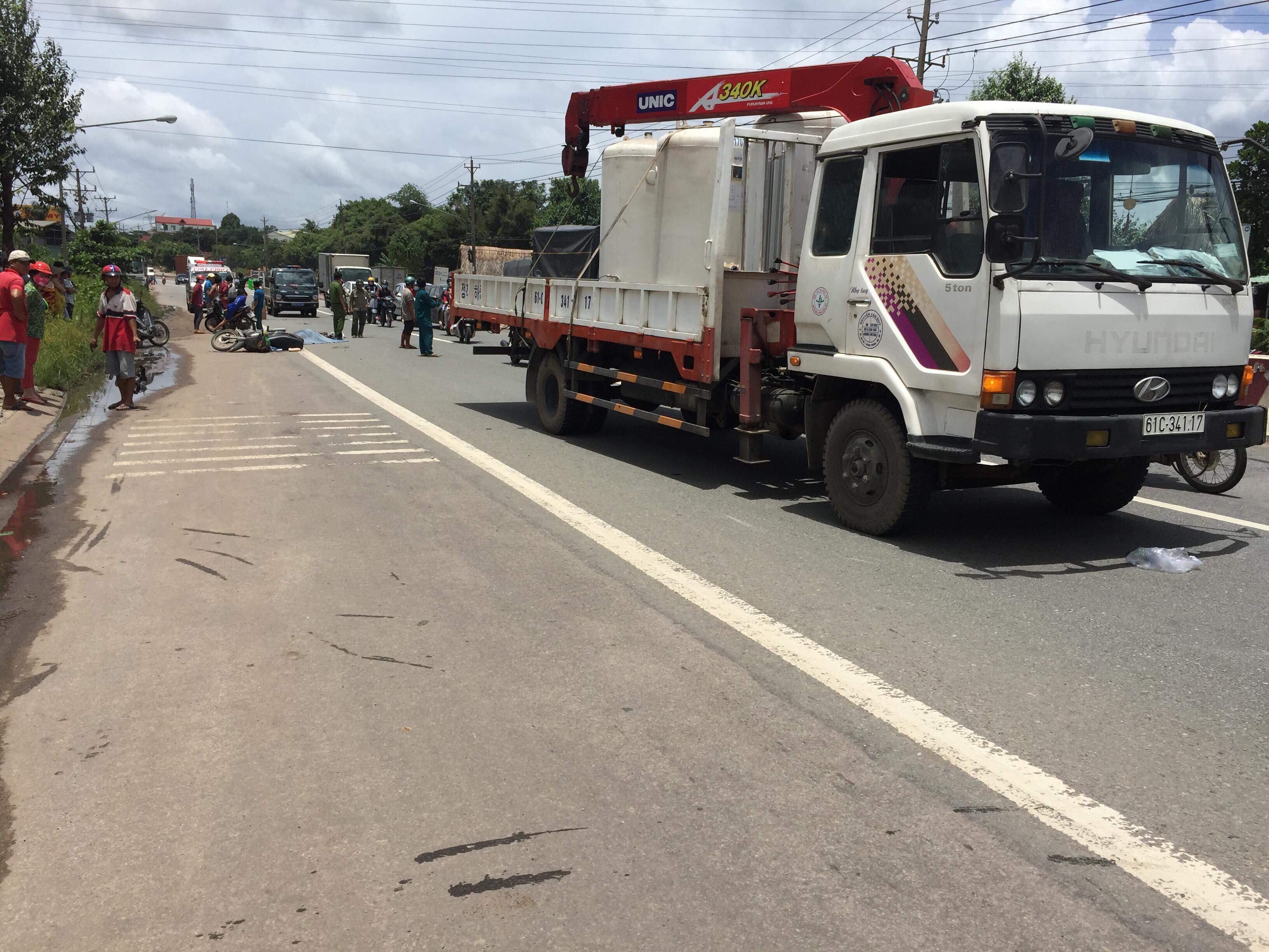 Đi khám bệnh về, người phụ nữ bị xe tải cẩu cán chết thương tâm