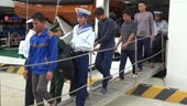 6 ngư dân gặp nạn trên biển đã được đưa vào bờ an toàn