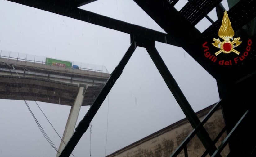 Thảm kịch sập cầu đường bộ tại Italy, hàng chục người chết