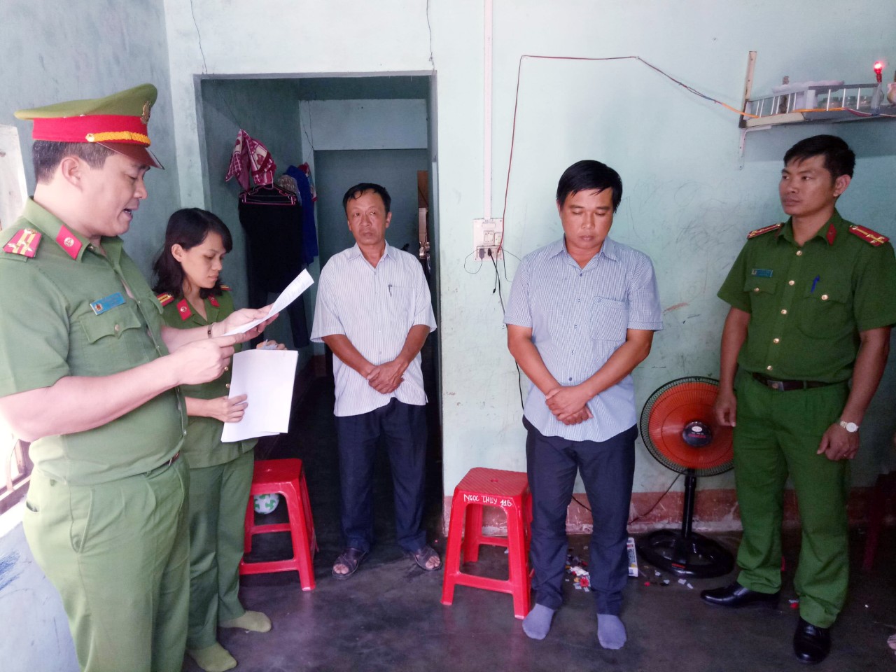 Phê chuẩn khởi tố bị can, bắt tạm giam 3 cán bộ địa chính chiếm dụng hàng tỷ đồng