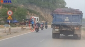 Quảng Bình Thanh tra giao thông quay lưng , mặc xe quả tải lộng hành