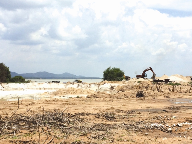 “Điểm nóng” khai thác cát trái phép ở Tây Ninh