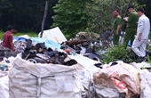Phát hiện bãi rác thải công nghiệp chứa nhiều chất nguy hại nằm trong khu dân cư