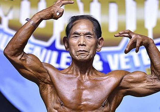 Cụ ông 81 tuổi cơ bắp cuồn cuộn như Phạm Văn Mách