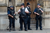 Cảnh sát Anh bắt giữ một đối tượng 16 tuổi liên quan đến khủng bố