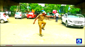 Video điều khiển giao thông bằng điệu nhảy lạ thu hút hơn hai triệu lượt xem