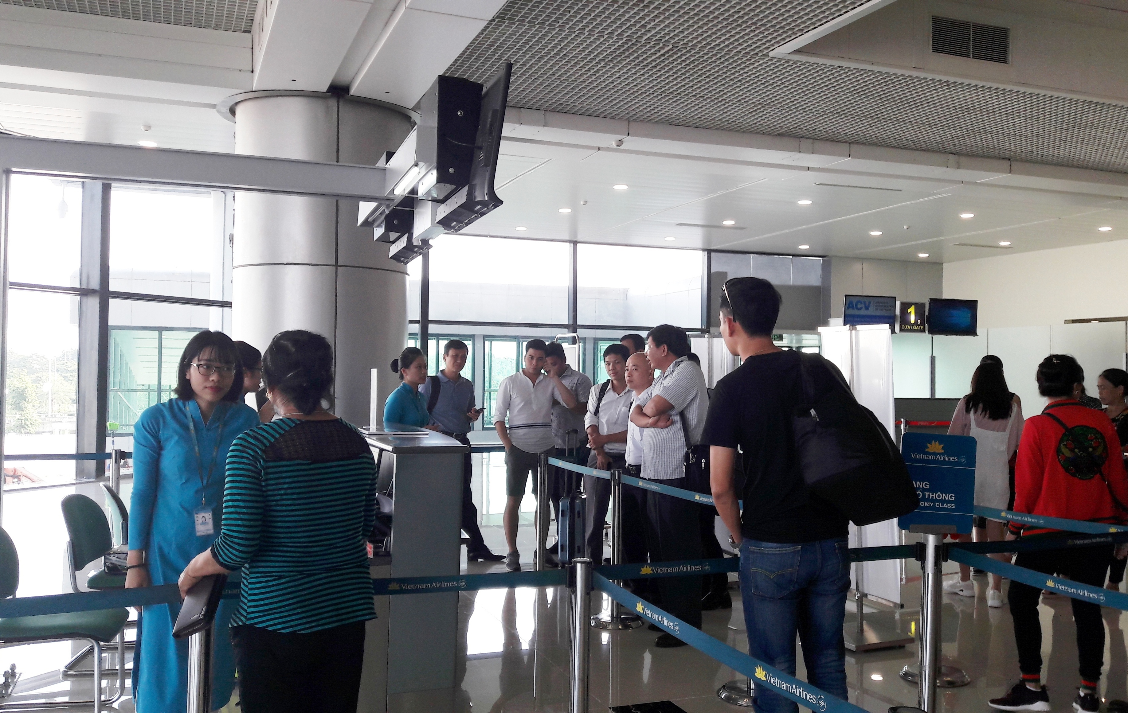 Chủ tịch tỉnh bức xúc vì bị hủy chuyến bay