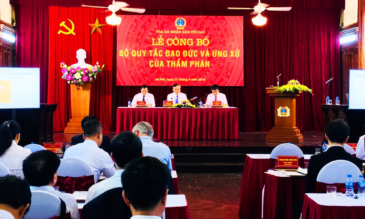 Thẩm phán phải là người có tinh thần dũng cảm, kiên quyết bảo vệ công lý, liêm khiết và trung thực