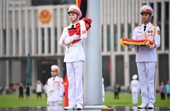 Lễ treo cờ rủ Quốc tang Chủ tịch nước Trần Đại Quang tại quảng trường Ba Đình