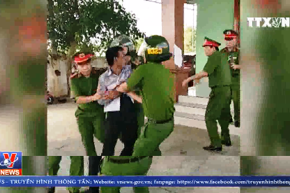 Quảng Bình khởi tố đối tượng nhốt 3 con rồi phóng hỏa