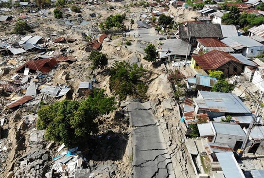 Hình ảnh đất hóa lỏng nuốt chửng gần 1 700 ngôi nhà tại Indonesia