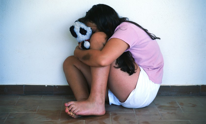 Rúng động bố nuôi ác thú xâm hại 900 lần các bé gái vị thành niên