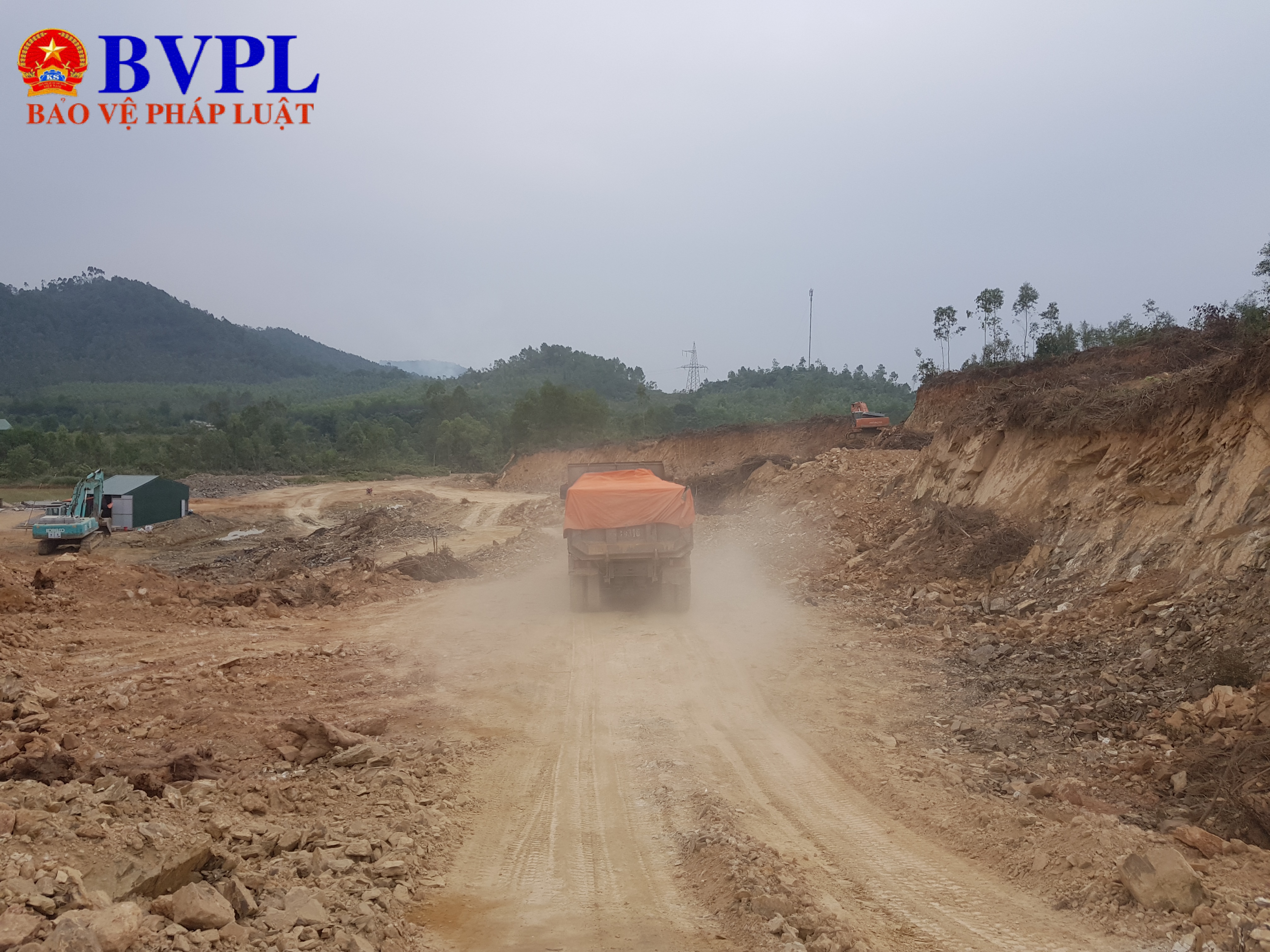 Dân tố chủ khai thác mỏ đất núi Đồ Lăng gây ô nhiễm môi trường