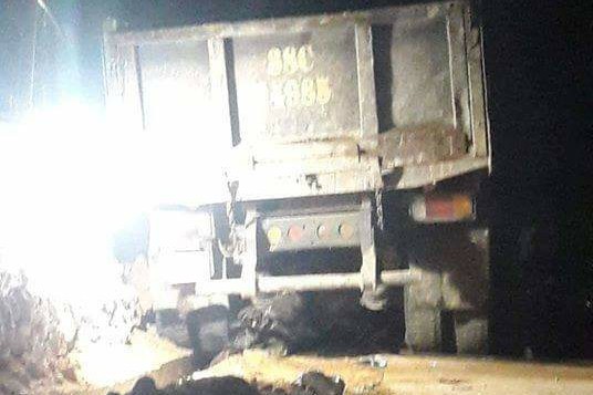 Bị xe ô tô tải cuốn vào gầm khiến nữ sinh tử vong