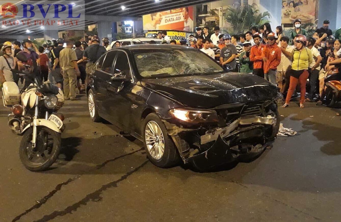 Nữ lái xe BMW nồng nặc mùi rượu, tông hàng loạt người thương vong