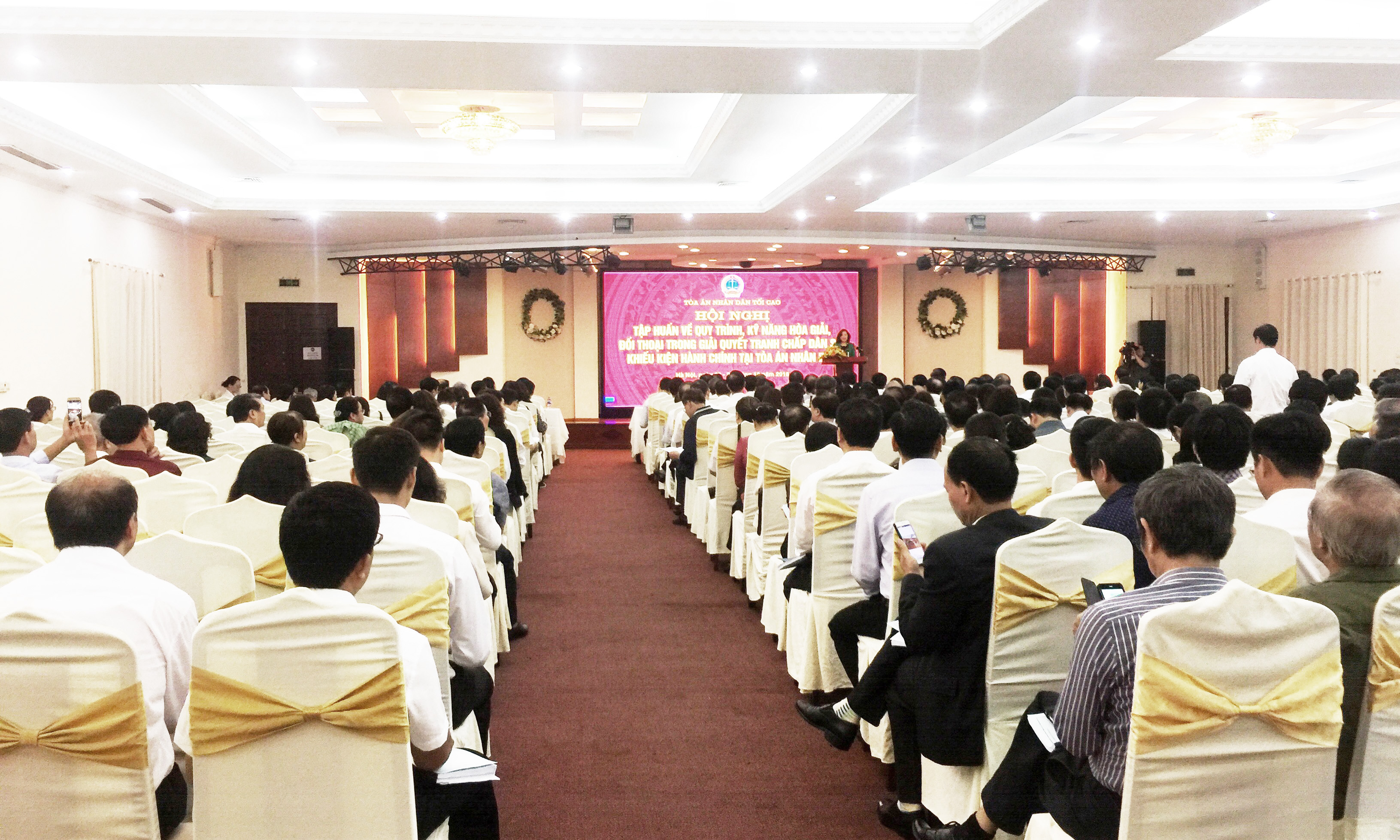 Tăng cường hòa giải, đối thoại trong giải quyết các vụ án dân sự, hành chính