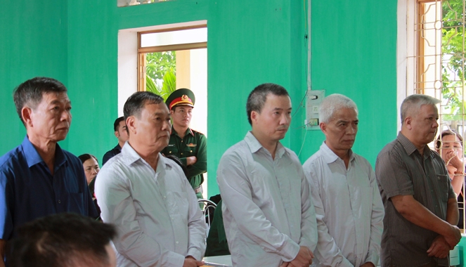 Chiếm đất quốc phòng đem bán, 5 đối tượng lĩnh 198 tháng tù