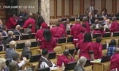 Nghị sĩ Nam Phi đánh đấm túi bụi trong phiên họp quốc hội