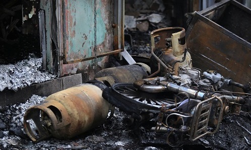 Hai người bị bỏng nặng sau tiếng nổ lớn trước quán cà phê