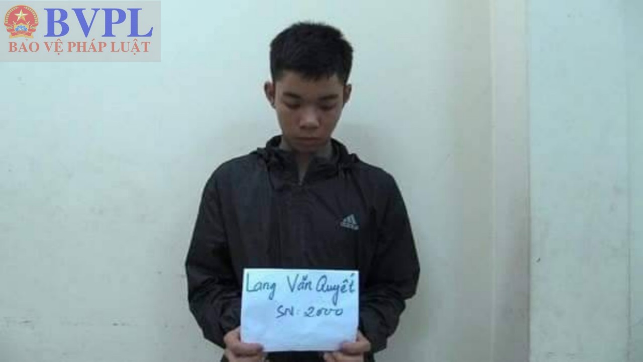 Chê bia bán đắt, dùng dao đâm xuyên đầu một người trong quán