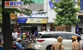Rút súng uy hiếp nhân viên để cướp tại Ngân hàng Việt Á