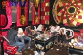 48 nam nữ thanh niên quay cuồng phê ma túy trong quán Karaoke