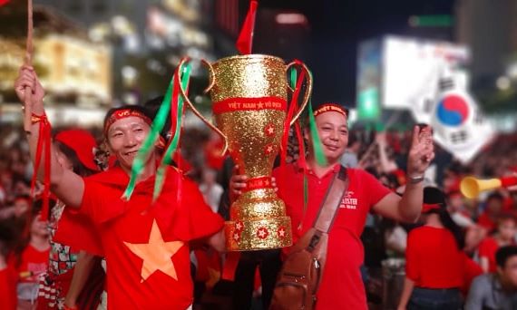 Cúp vàng vẫn giương cao sau trận hoà 2-2 với Malaysia