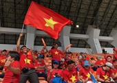 Cổ động viên Việt rầm rộ kéo sang Malaysia