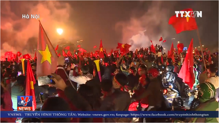 Hà Nội vỡ òa niềm vui chiến thắng