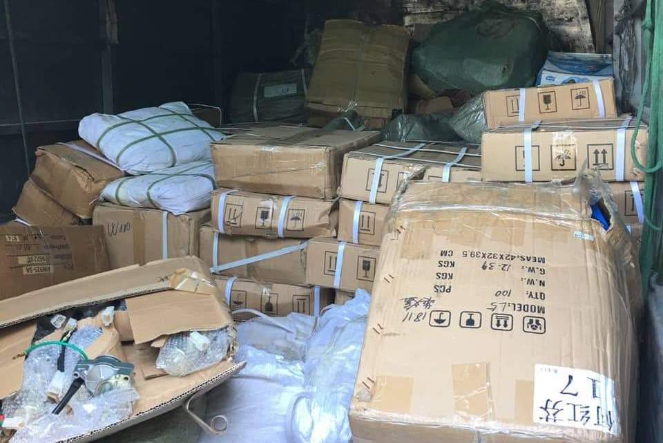 CSGT Hà Nội phát hiện chiêu cực độc nghi vận chuyển hàng lậu