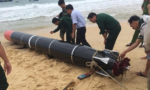 Thiết bị bí ẩn có chữ Trung Quốc mắc lưới của ngư dân Phú Yên