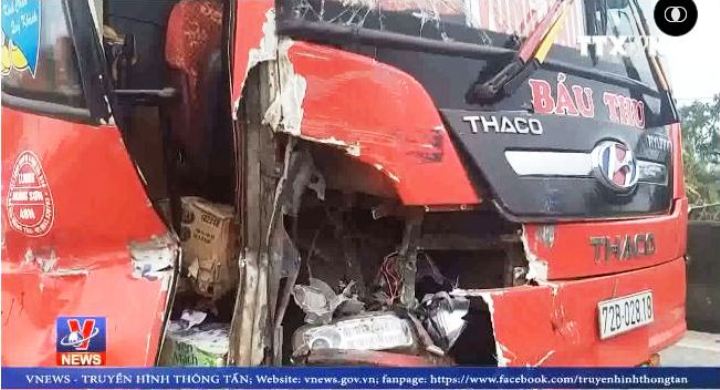 Bốn xe ô tô bị đâm liên hoàn trên Quốc lộ 1A