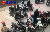 Bắt 2 đối tượng trộm xe máy của người đi giao dịch tại ngân hàng