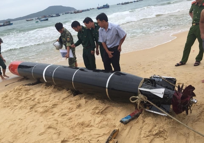 Phát hiện vật bí ẩn có chữ Trung Quốc nghi thiết bị quân sự trôi dạt vào vùng biển Phú Yên
