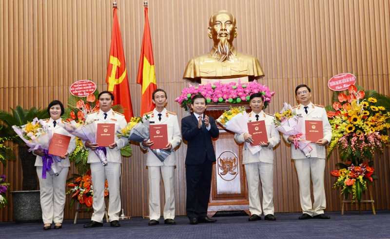 VKSND tối cao công bố và trao các quyết định về công tác tổ chức cán bộ
