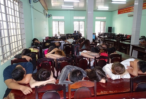 Bắt quả tang 48 nam thanh, nữ tú mở tiệc phê ma túy tập thể