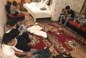 18 thanh niên thuê khách sạn “chơi” ma túy
