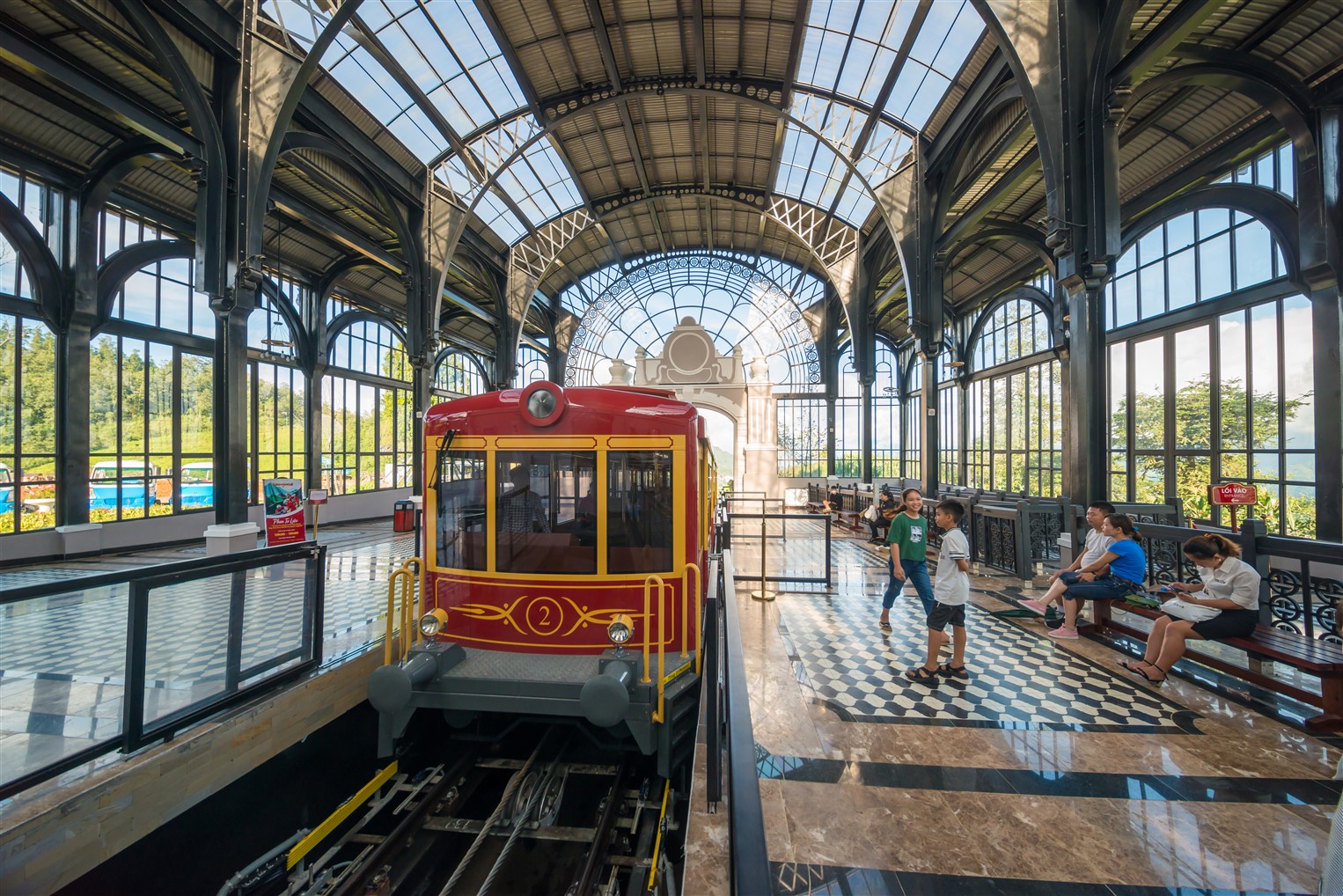 Thích thú khám phá hành trình tàu hỏa leo núi Mường Hoa tại Fansipan