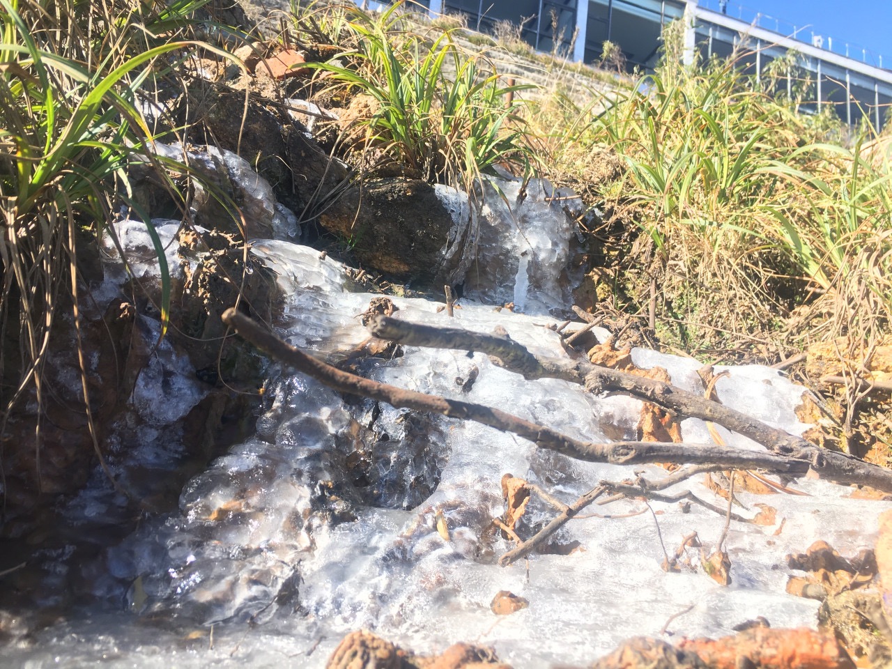 Suối băng xuất hiện tại đỉnh Fansipan