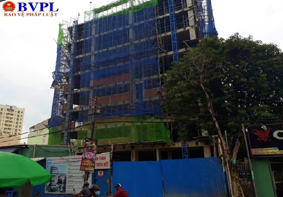 Đứt cáp cần cẩu công trình xây dựng 12 tầng, một công nhân bị thương