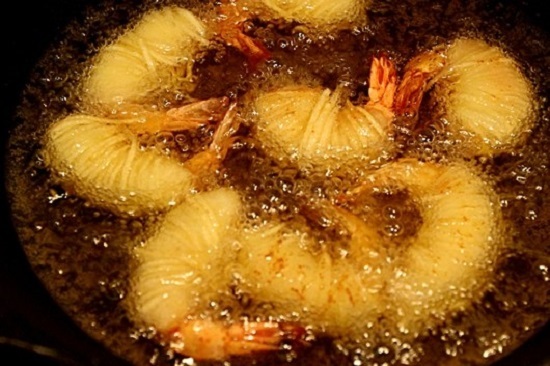 Tôm cuộn khoai tây chiên- sự lựa chọn thông minh cho bữa cơm cuối tuần