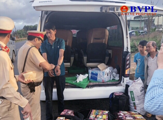 Xin hối lộ CSGT 100 triệu đồng để bỏ qua lỗi vi phạm