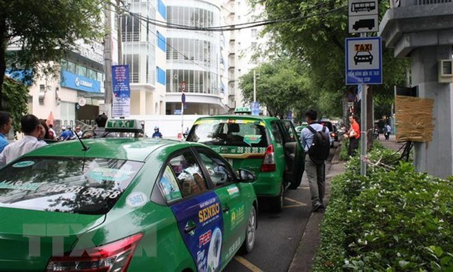 Kỳ lạ cước vận tải vẫn cố thủ dù giá xăng giảm 6 lần liên tiếp