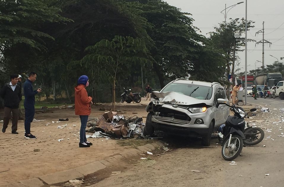 Ô tô điên gây tai nạn ở Hà Nội, nhiều người thương vong