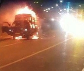 “Bà hỏa” thiêu rụi xe tải trên đường dẫn vào hầm Hải Vân