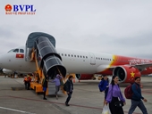 Hành khách về TP Vinh vật vờ vì máy bay Vietjet Air hạ cánh xuống Nội Bài