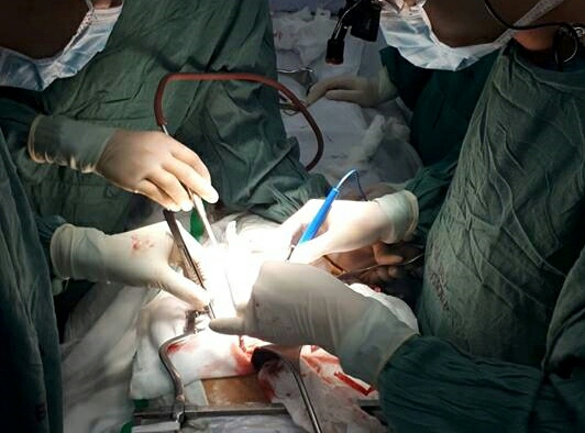 3 phút sinh tử cứu sống bệnh nhân vỡ tim