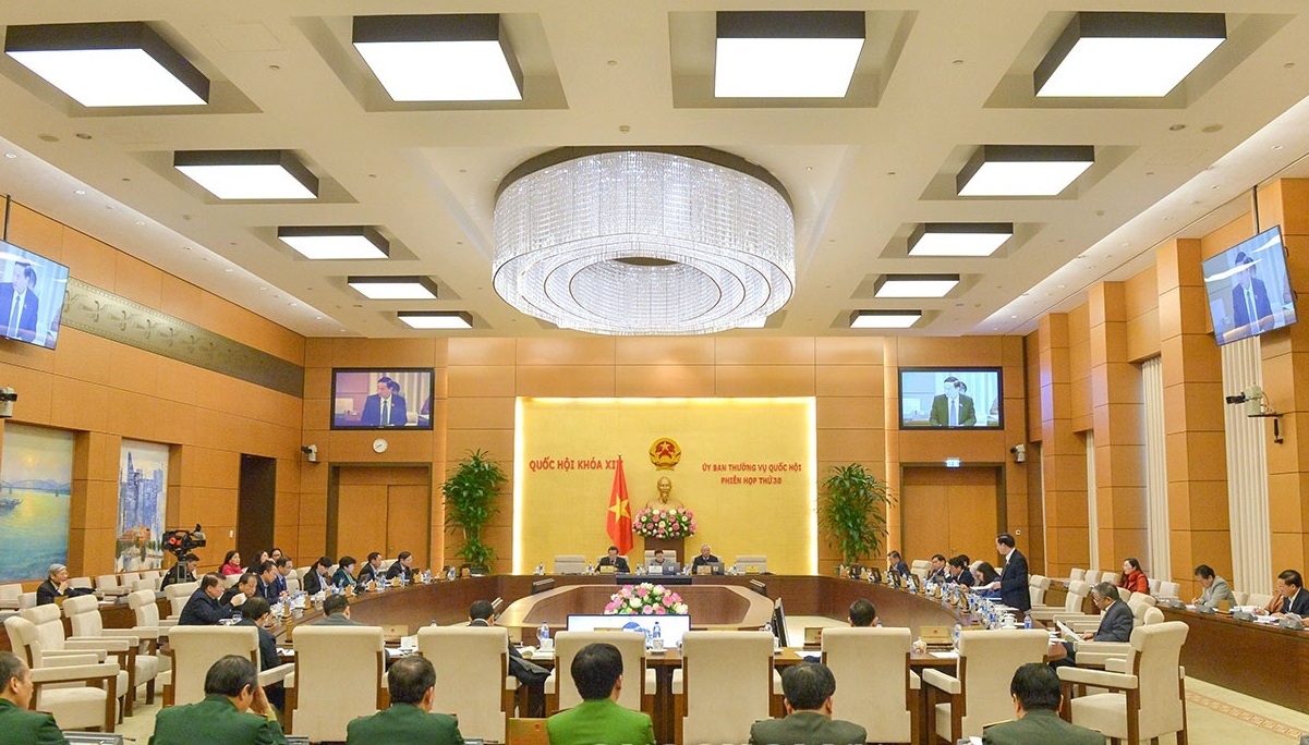 Nóng tranh luận vấn đề cho phạm nhân lao động ở khu vực ngoài trại giam