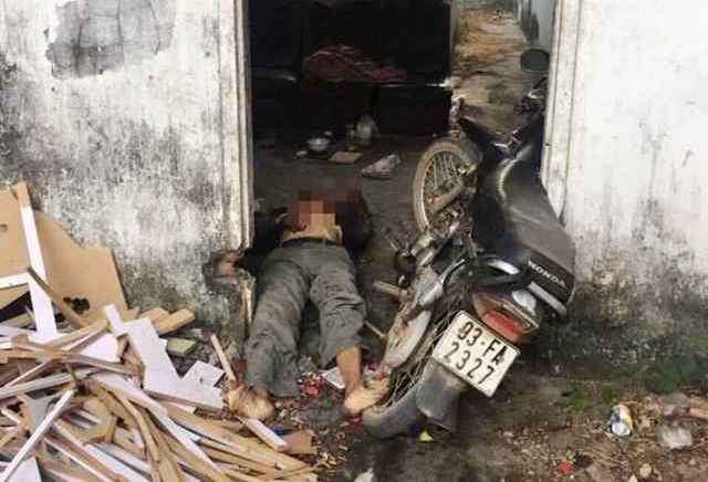 Mâu thuẫn khi uống rượu, ông lão dùng gậy đánh chết bạn